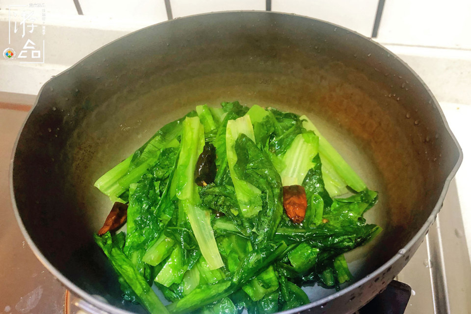 水煮肉片麻辣鲜香，以肉为主蔬菜为辅，用什么菜打底才是正确的？