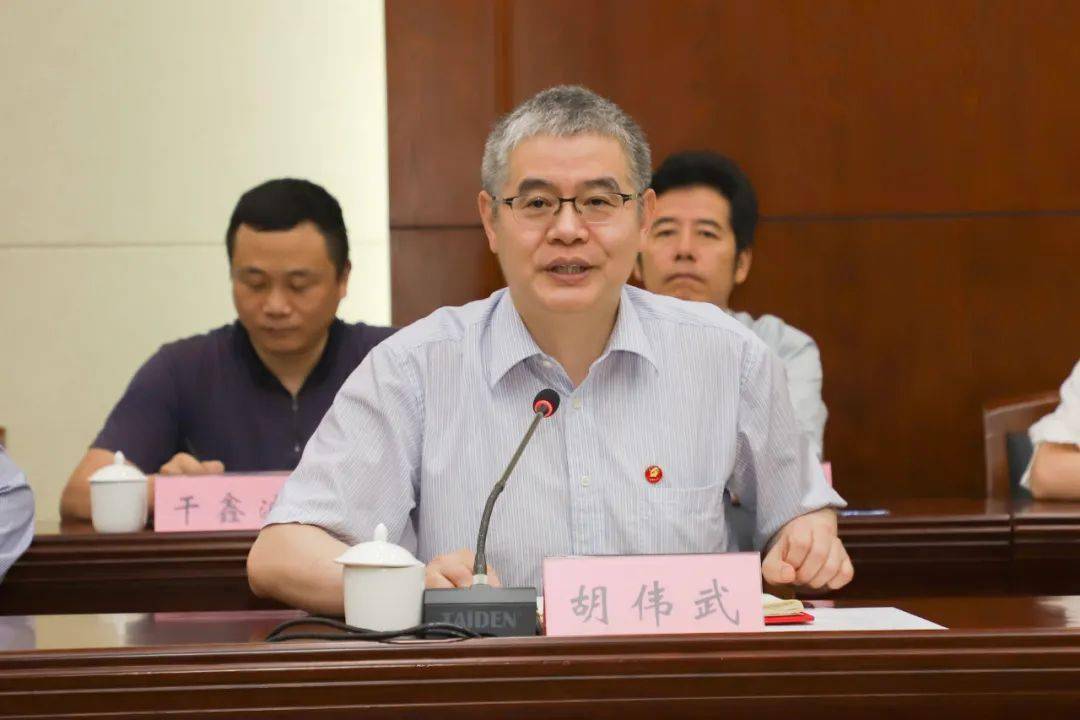 石墨烯芯片、2nm、1nm相继突破，中国院士：55nm才是当下关键