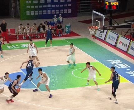 全运会篮球比赛：广东94：64大胜天津