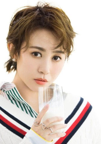马丽：27岁成名，36岁嫁小10岁丈夫，因一部电影与沈腾避嫌6年