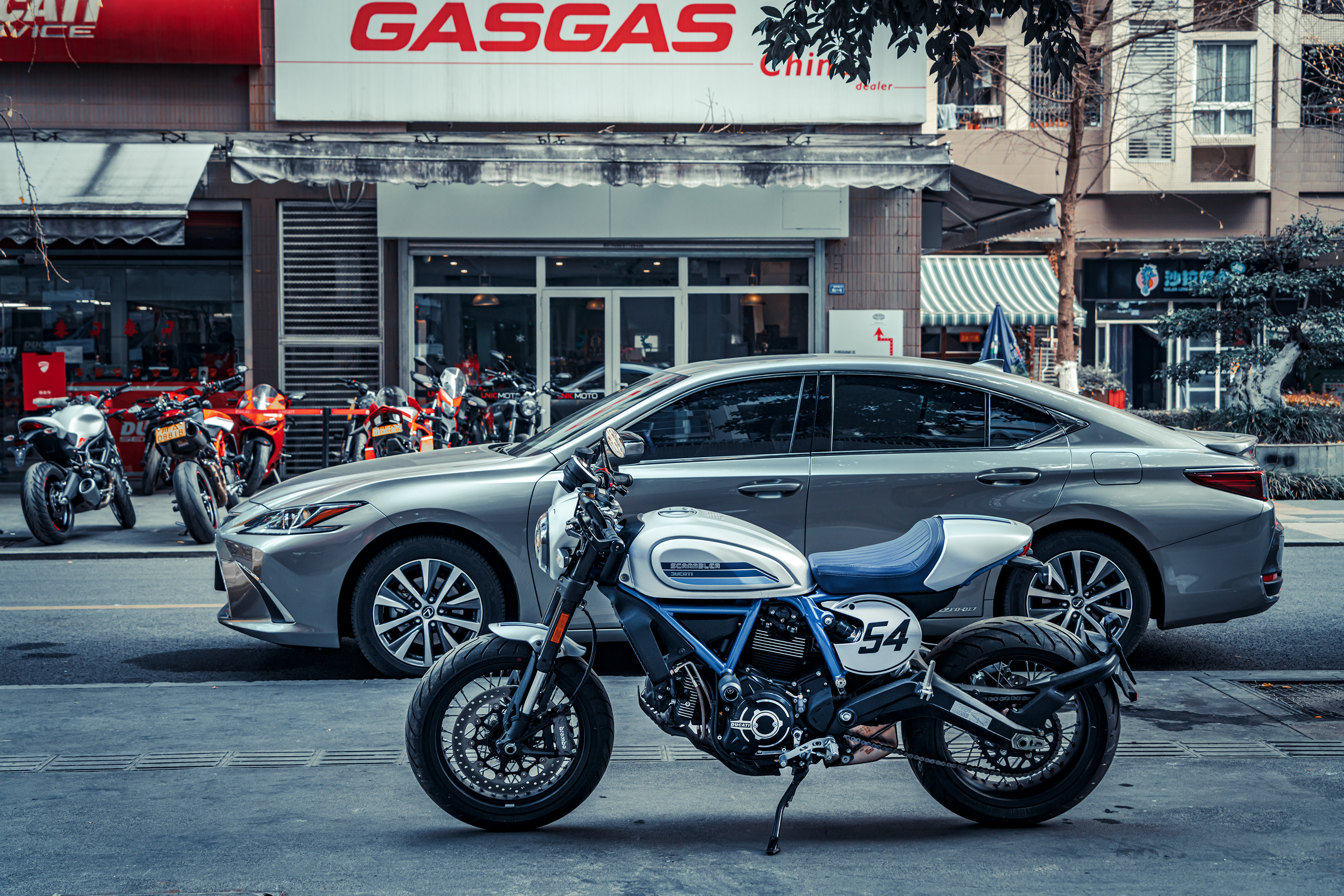 自游与惬意，雷克萨斯与咖啡骑士