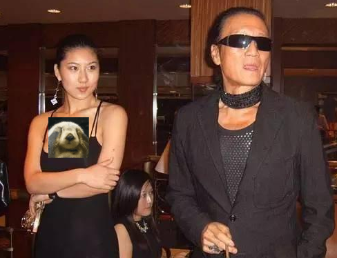 84岁谢贤身体堪忧！面色蜡黄口齿不清还捞金？网友：为了小女友