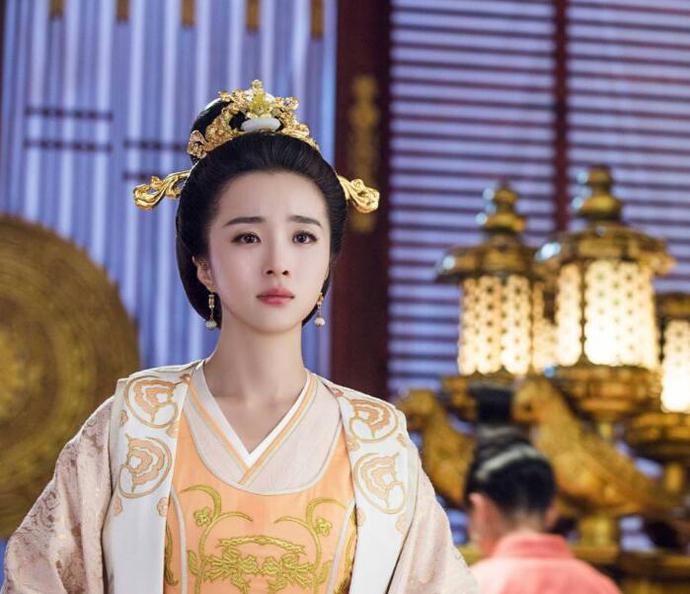 被唐人力捧的胡冰卿，为何不能成为“刘诗诗第二”？