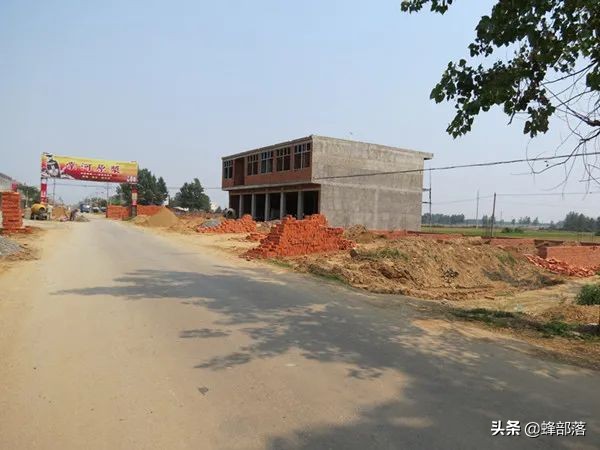 9月土地新规落地，已经占用耕地建房的会被拆吗？分3种情况解决