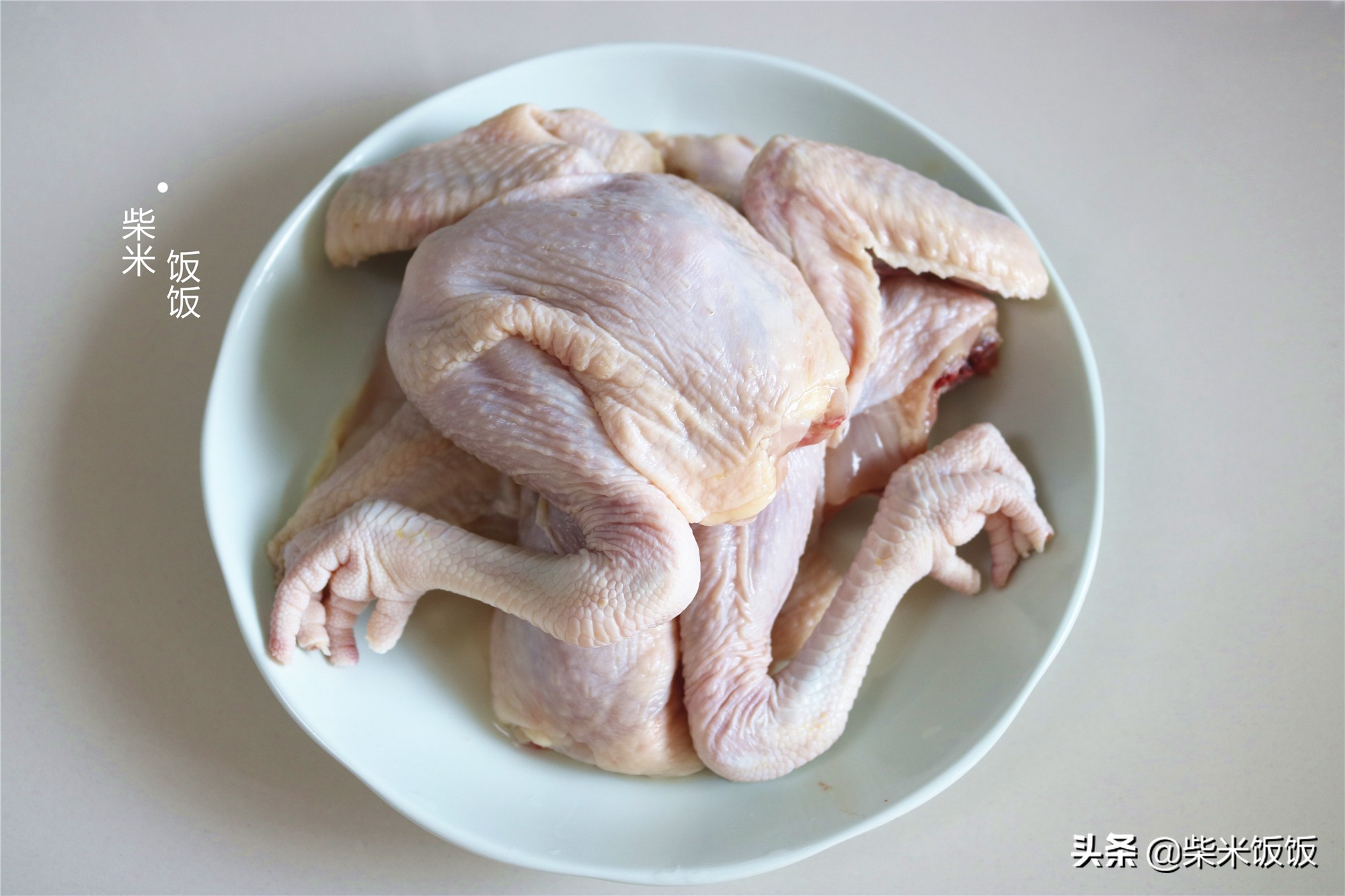 炖鸡汤，别放那么多香料，加这3样就够了，鸡汤鲜美又香醇