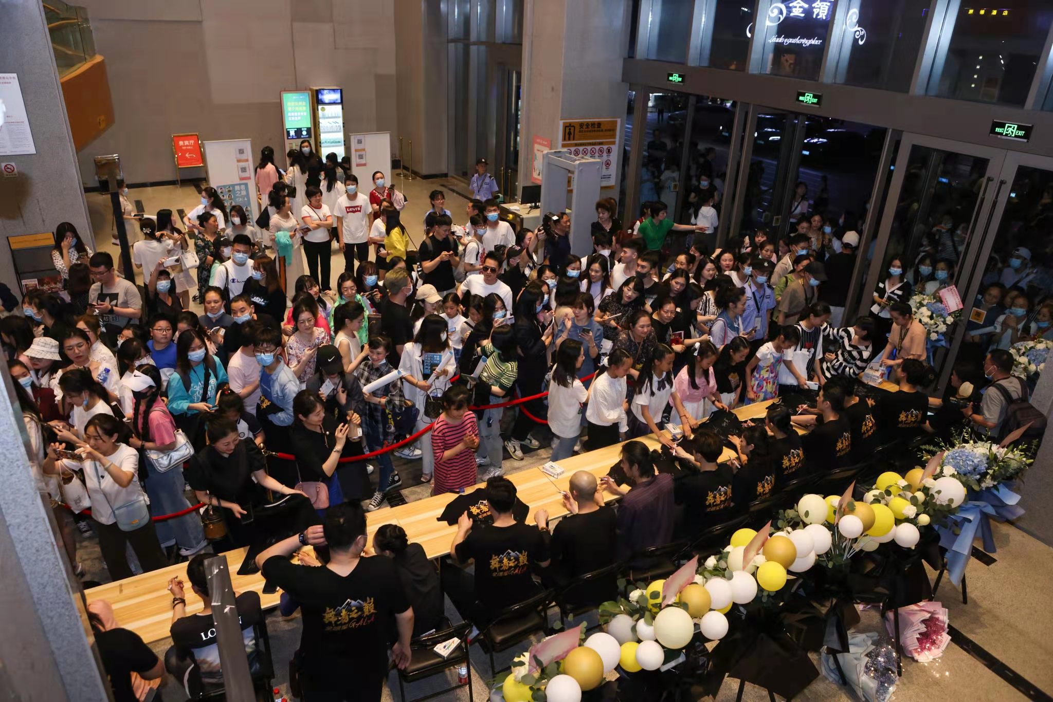 舞者之巅“全明星GALA重庆站”点燃山城舞蹈之夜