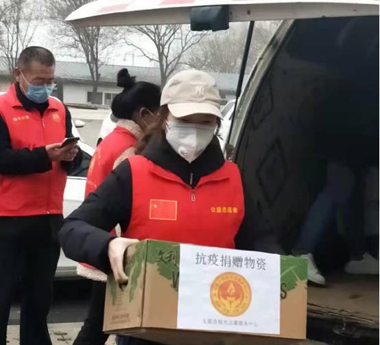 95后女孩孟洁冰 公益路上传递温暖