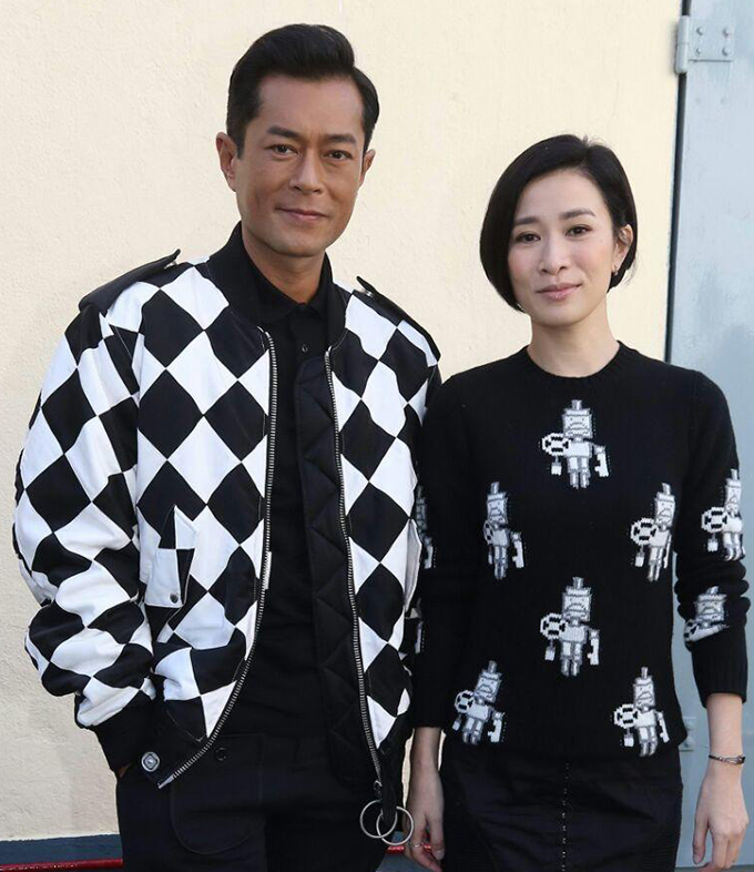 古天乐妈妈罕露面，获佘诗曼妈妈庆祝生日，打