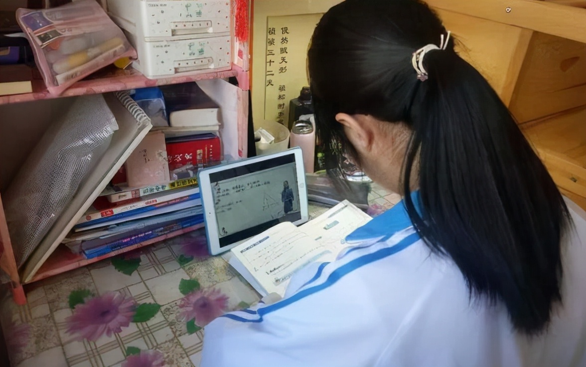 “取消英语”主课地位，各方意见不一，91岁老教授出面表明立场