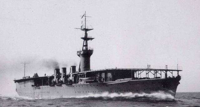 日军航母舰载机群轮番攻击淞沪