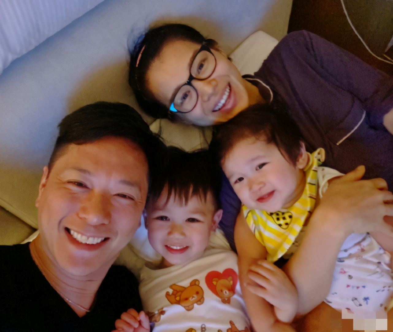 秀幸福！ 胡杏兒分享老公為自己慶農曆生日，李乘德細心體貼超寵妻