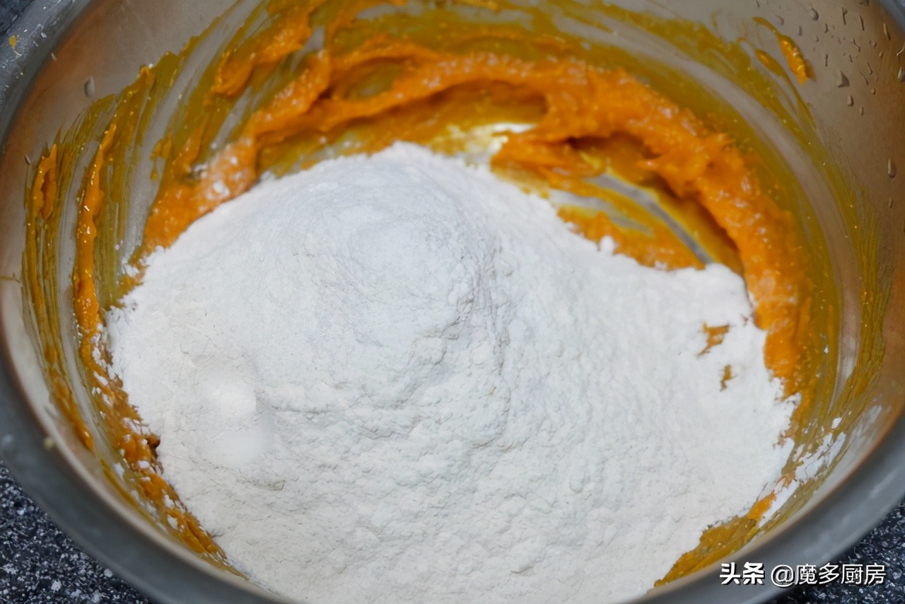 早起一小時，蒸一盤好吃又好看的豆沙包，不放水不加糖，香軟誘人