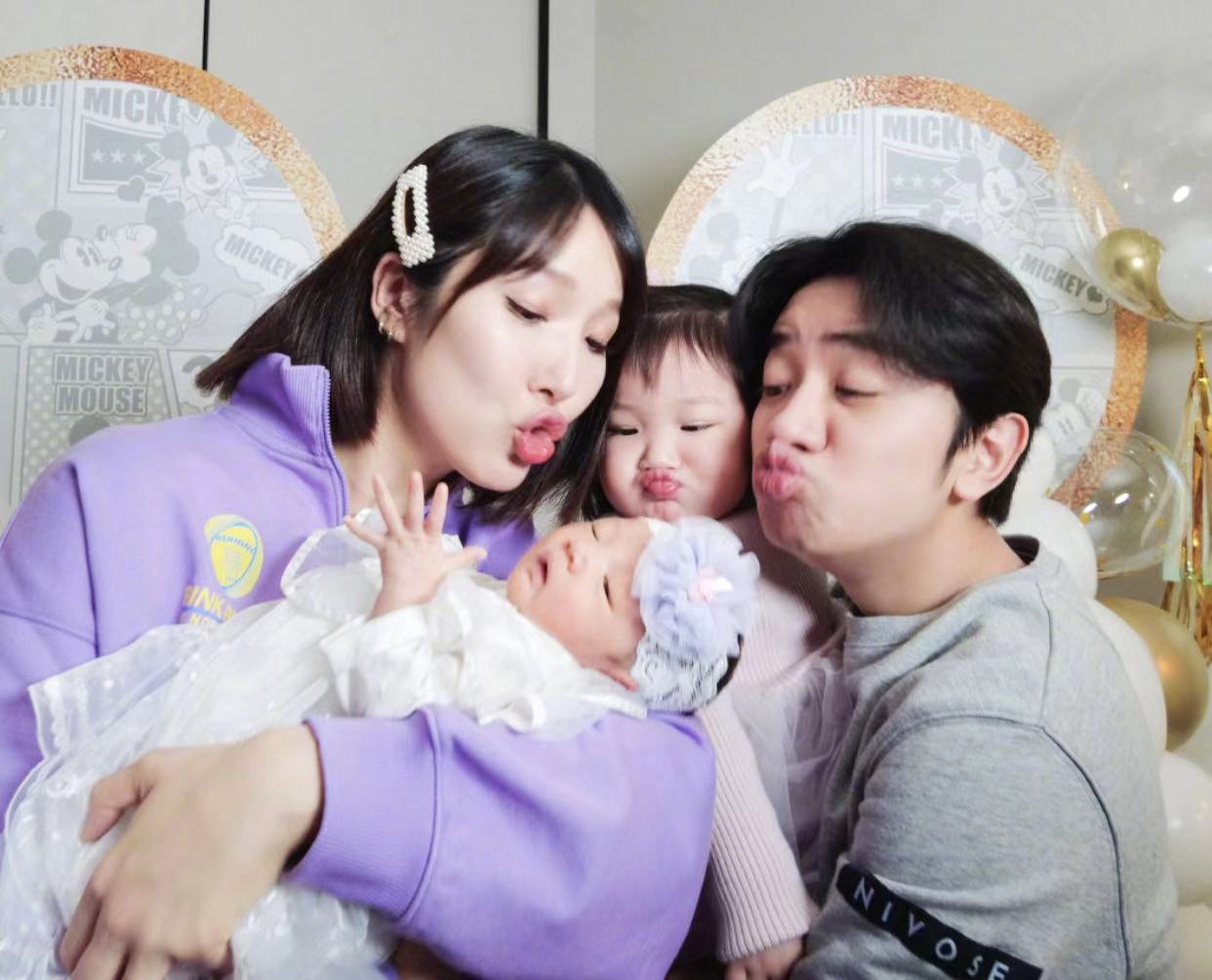 40岁王祖蓝二胎得女，三个女人一台戏，网友：矮个子男人疼老婆