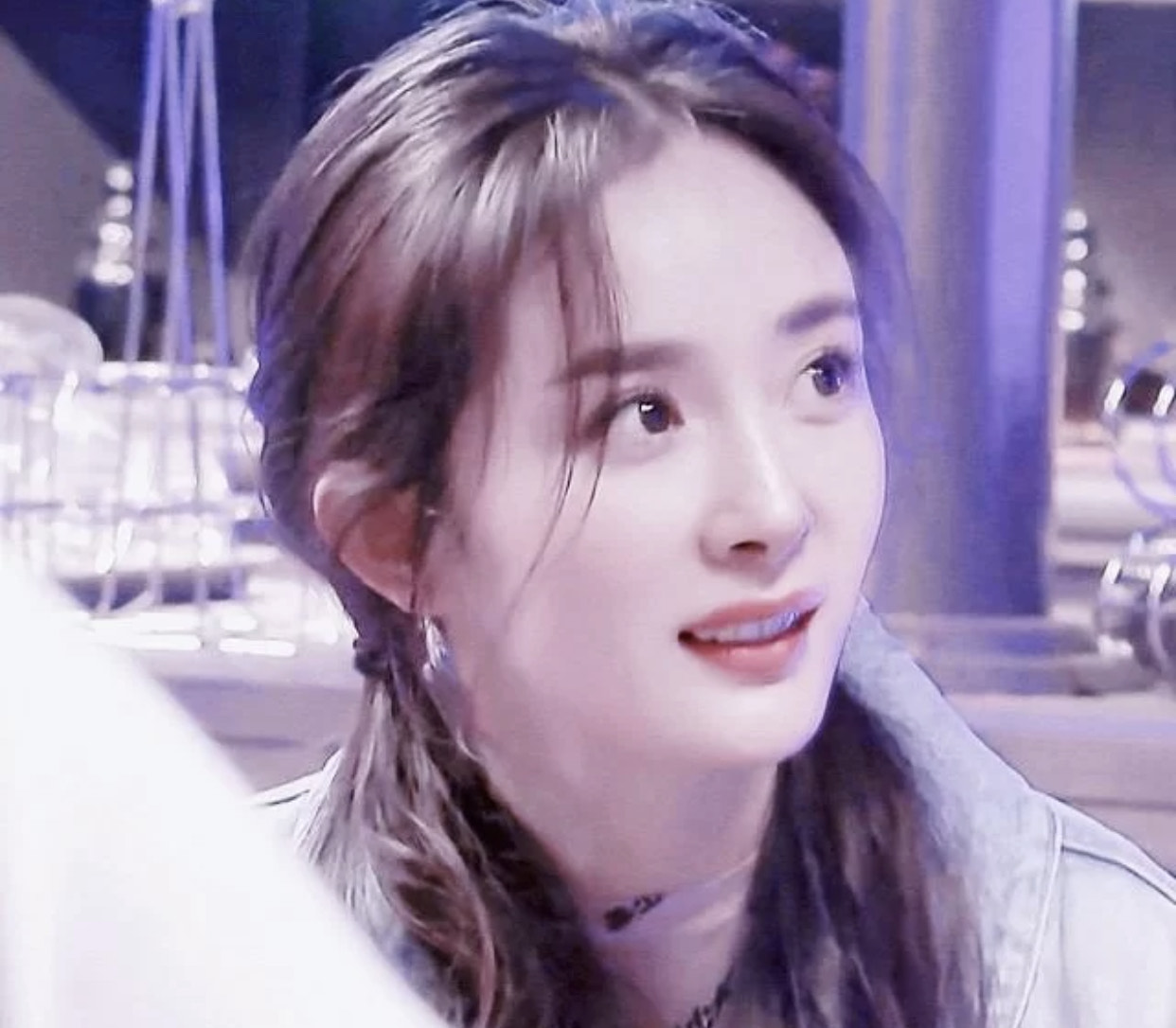 With age female star is in transition, yang Mi still is in " sunken girl " ! What feature does girl face have? 