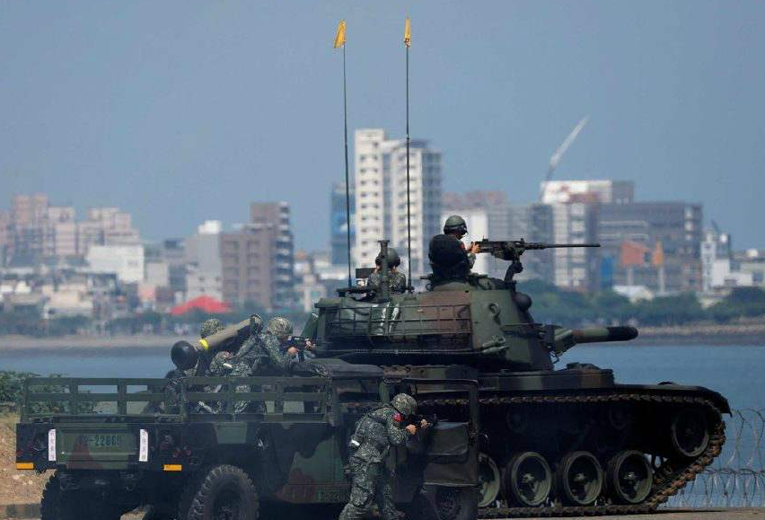 一天之內(nèi)兩連出現(xiàn)在臺海！解放軍現(xiàn)身恒春外海后，臺媒嗅出不對勁了