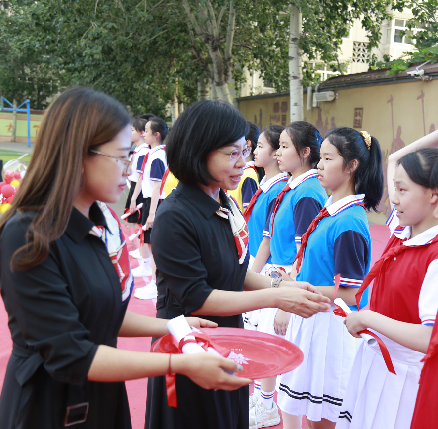 邯郸丛台区广安小学举办六年级毕业典礼活动