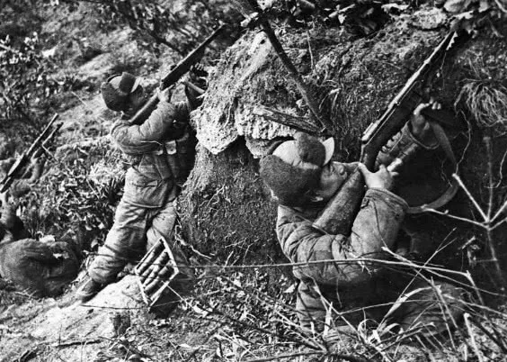 志愿军传奇一兵：一人拖住美军一个师八小时，