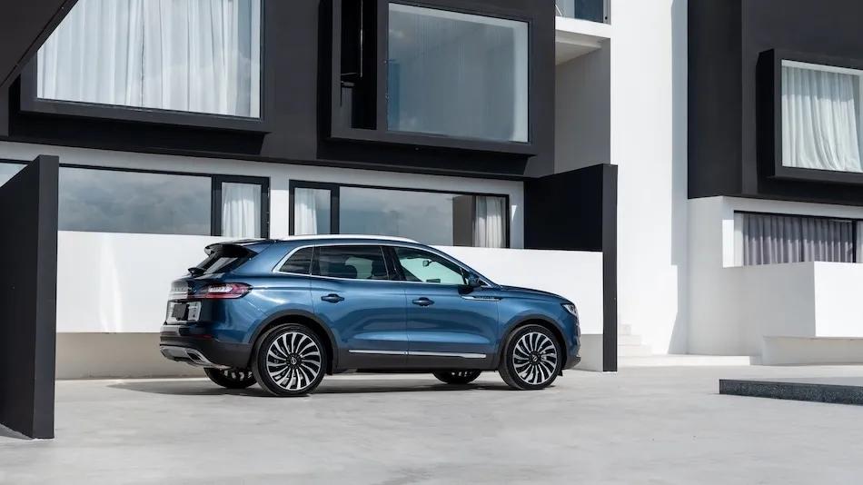 林肯航海家对比沃尔沃XC60，30多万的豪华中型SUV选谁？