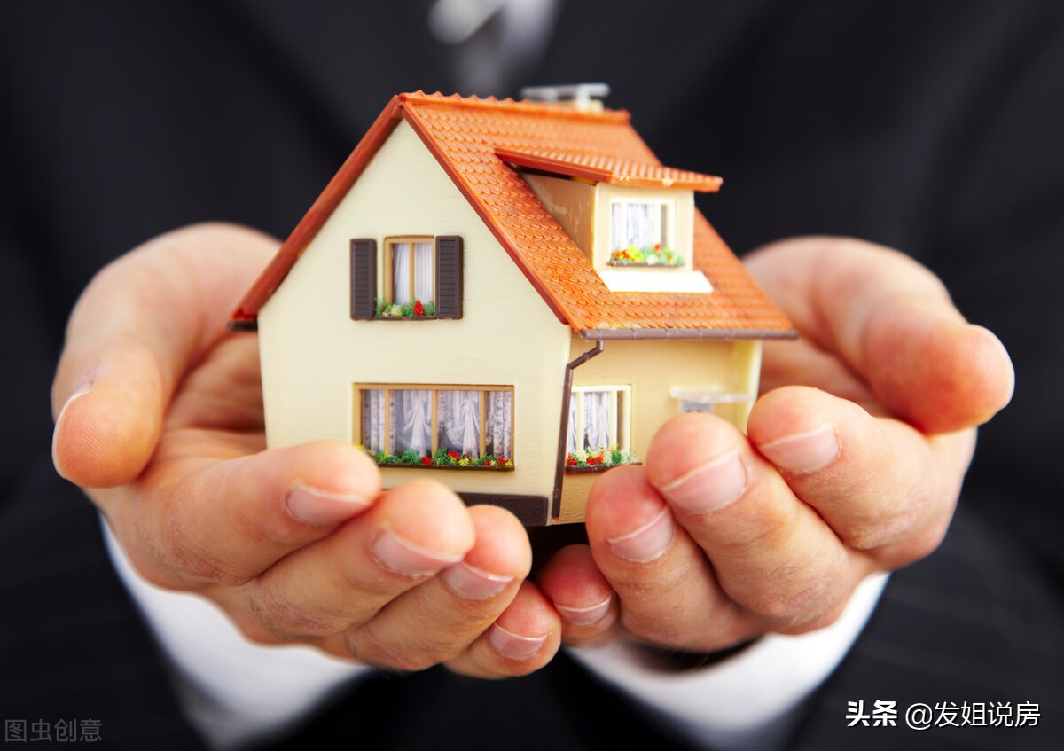 買房牢記9字真言：“買中、買邊、買三、不買二”，很實用的建議