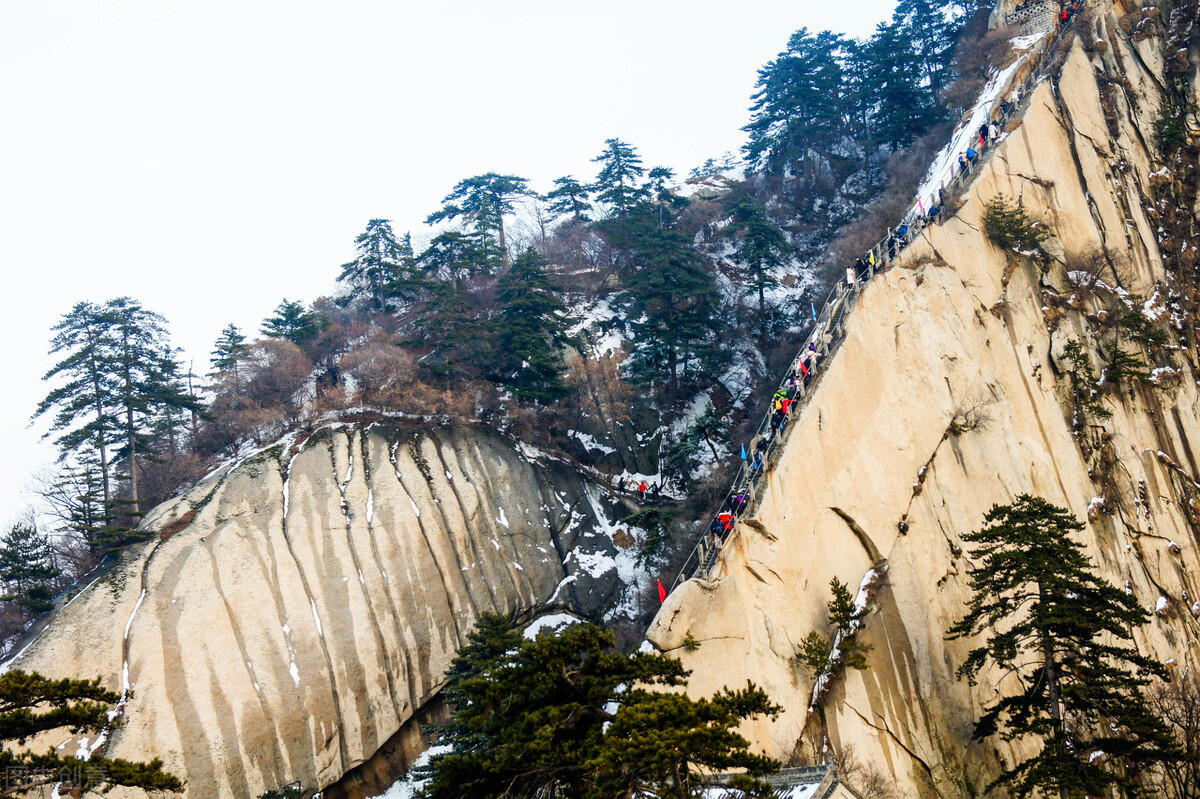 中国最陡峭的山峰图片