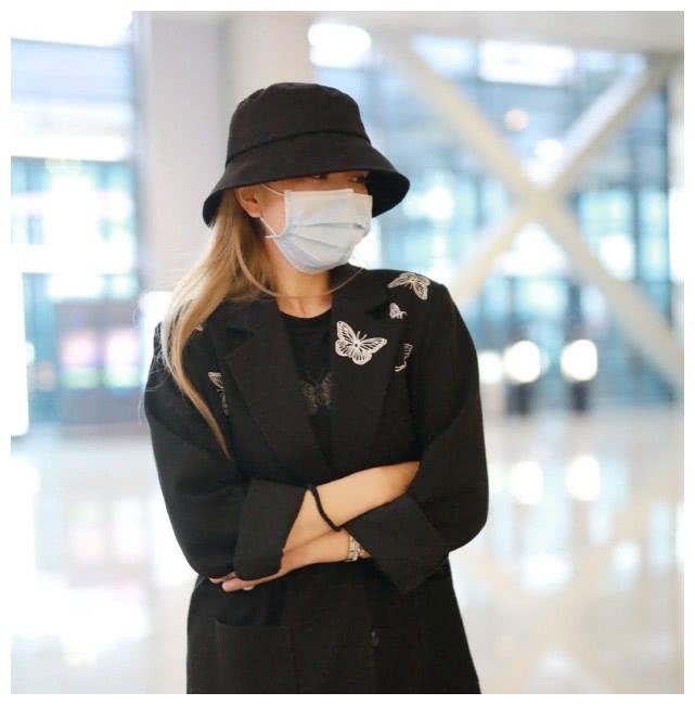 周扬青拒绝复合小猪后现身：与闺蜜惊艳合影，