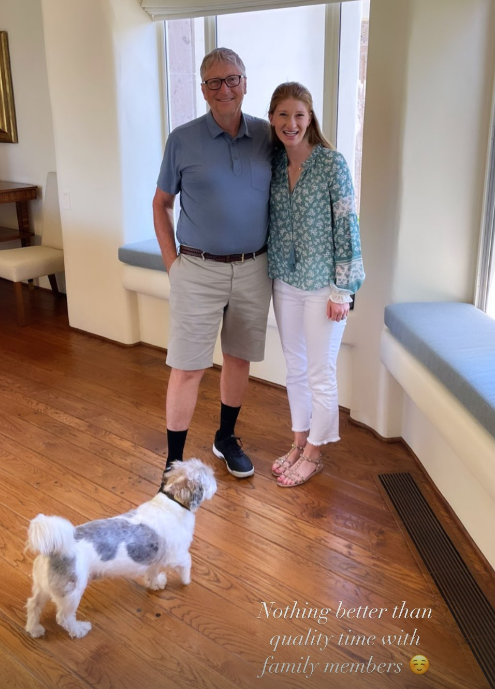 比爾蓋茨離婚後首現身，與長女合影顯親密，力破被家人孤立的傳聞