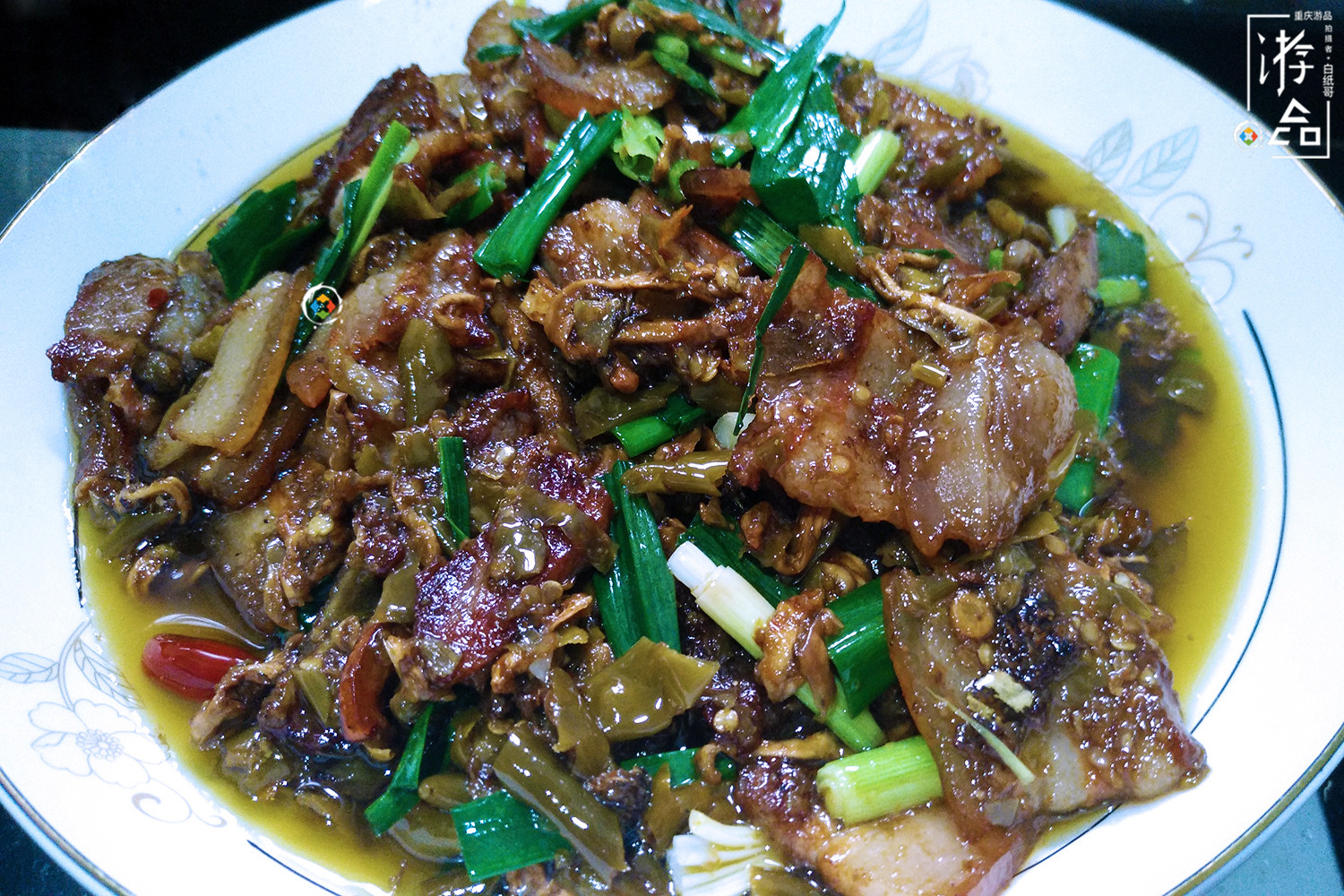 回锅肉该怎么做？外地游客不要辣椒，与厨师发生争执，还报了警