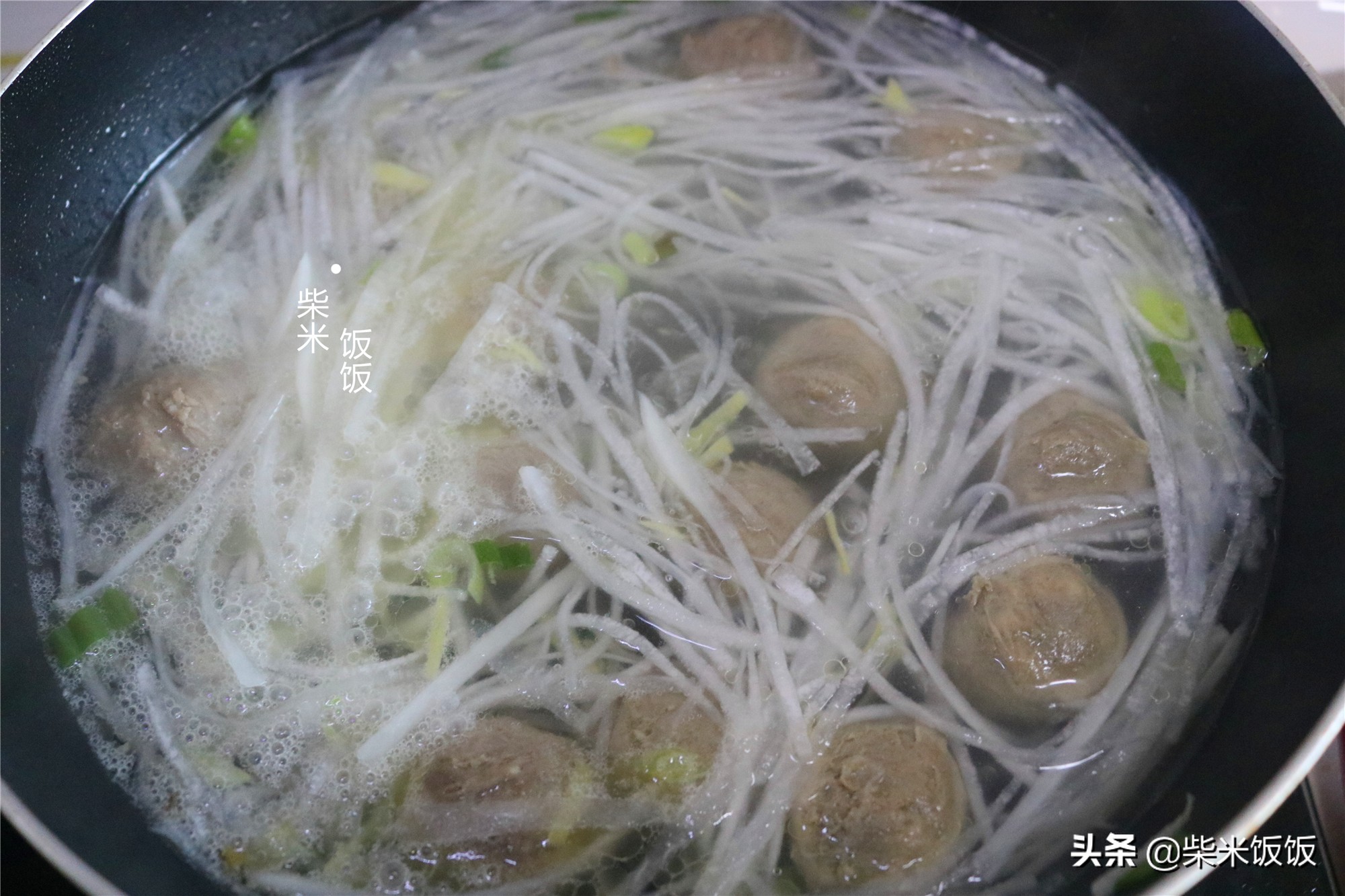 ​秋天这菜大量上市，2元一斤，用它煮汤最好喝，清甜水润