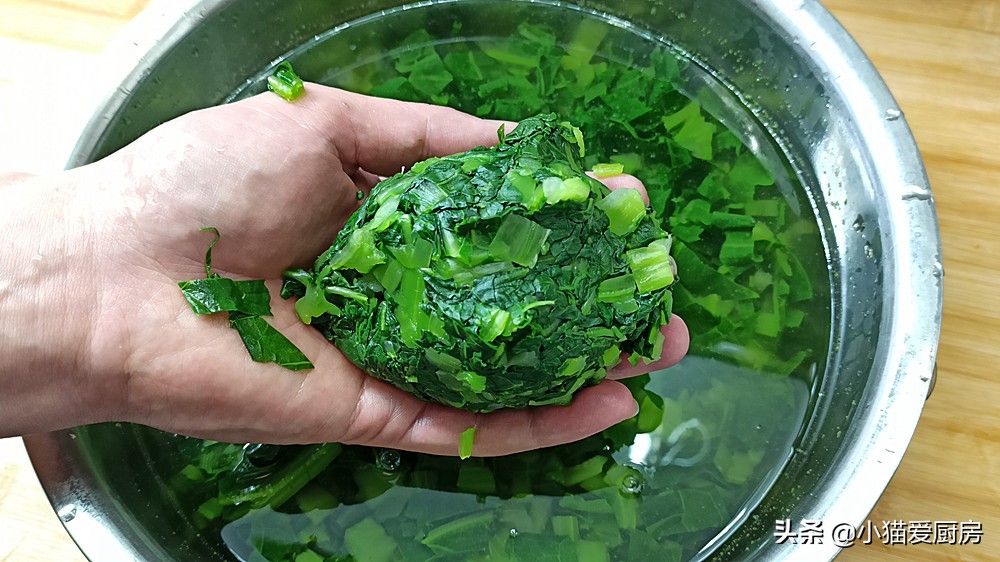 图片[7]-教你“素炒大叶青菜”的做法 是一道口味清淡 好吃下饭的一道菜-起舞食谱网