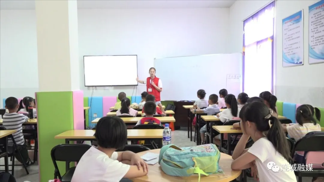 连城姚坊村：举办乡村公益夏令营 大学生志愿者陪伴孩子快乐过暑假
