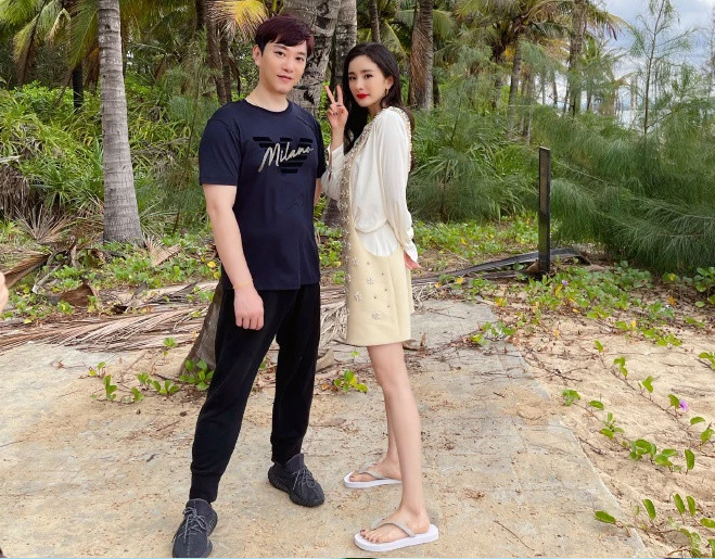 杨幂被曝新恋情？神秘男晒合影语言暧昧，声称