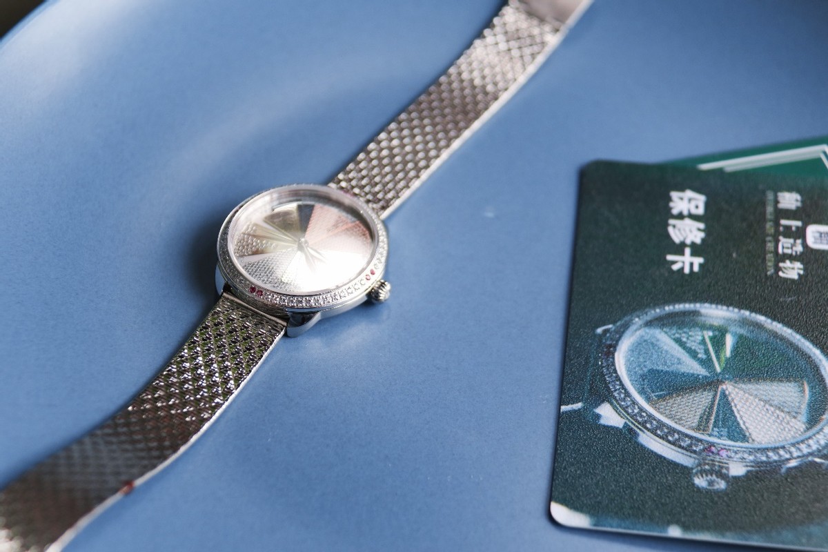 女士手表都如此美？釉上造物臻选精致手表，宛若芳华极致奢华之美