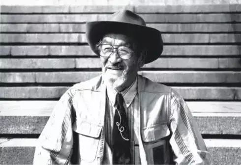 His word brings air oneself, his song everybody can be sung