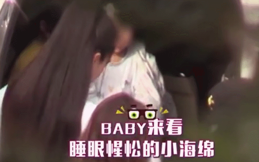 杨颖穿古装片场哄儿子，4岁小海绵被专人看护，