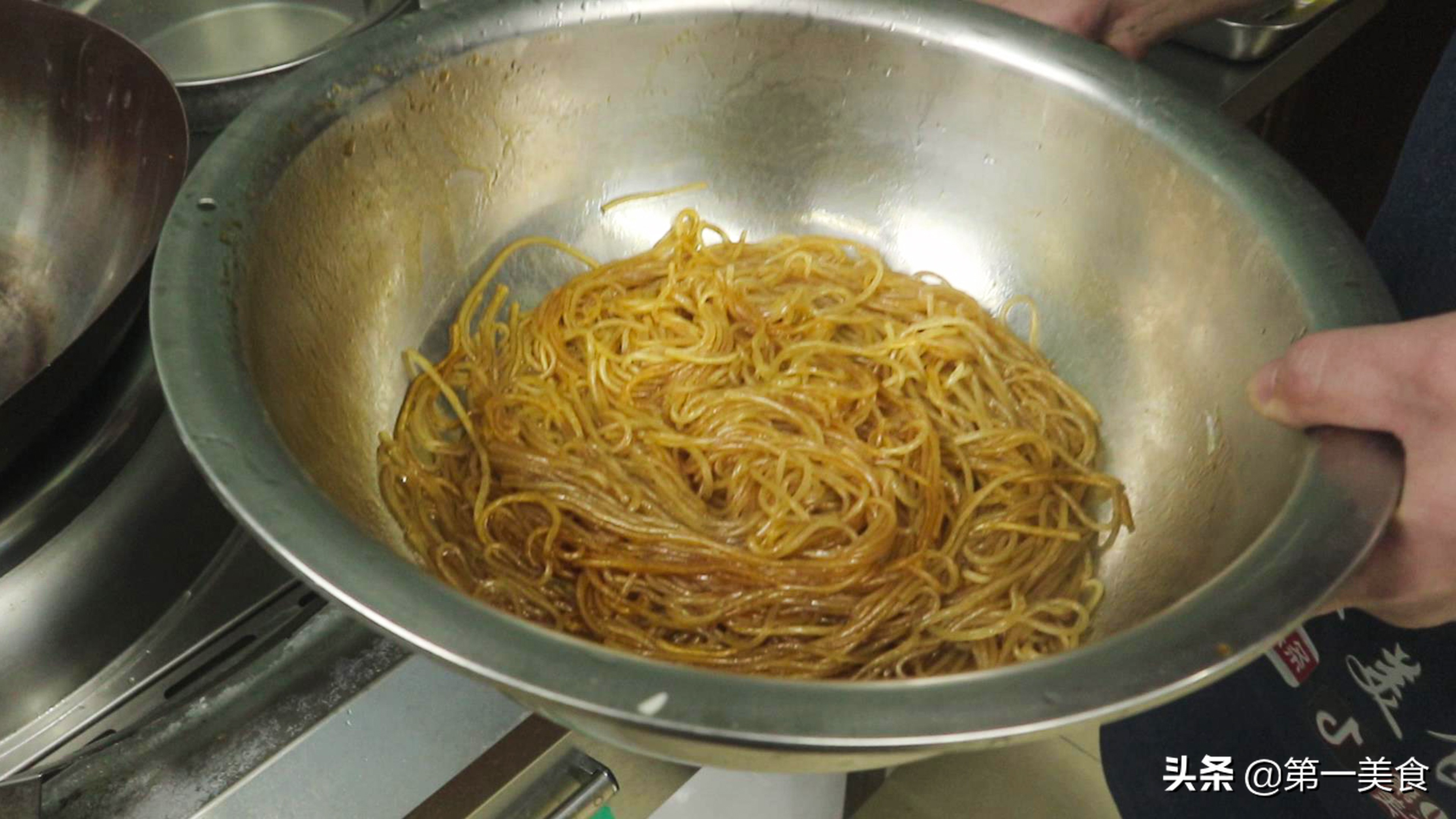 圖片[6]-原來包菜炒粉條要這樣做 難怪以前做的老粘鍋 這一步太關(guān)鍵了-起舞食譜網(wǎng)