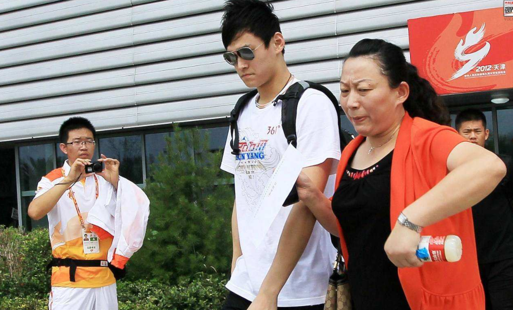 孙杨被禁赛51个月，他妈妈竟是