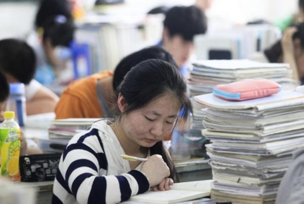 9年義務(wù)教育將改成12年，初中可直升至高中？教育部正面給出回應(yīng)