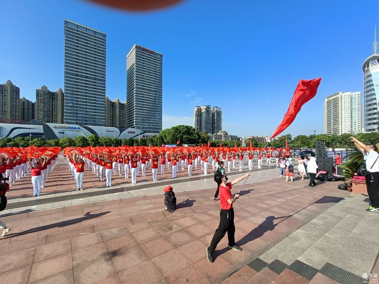 舞动湘潭”万人同跳大型排舞展演湘潭主会场启动活动圆满成功