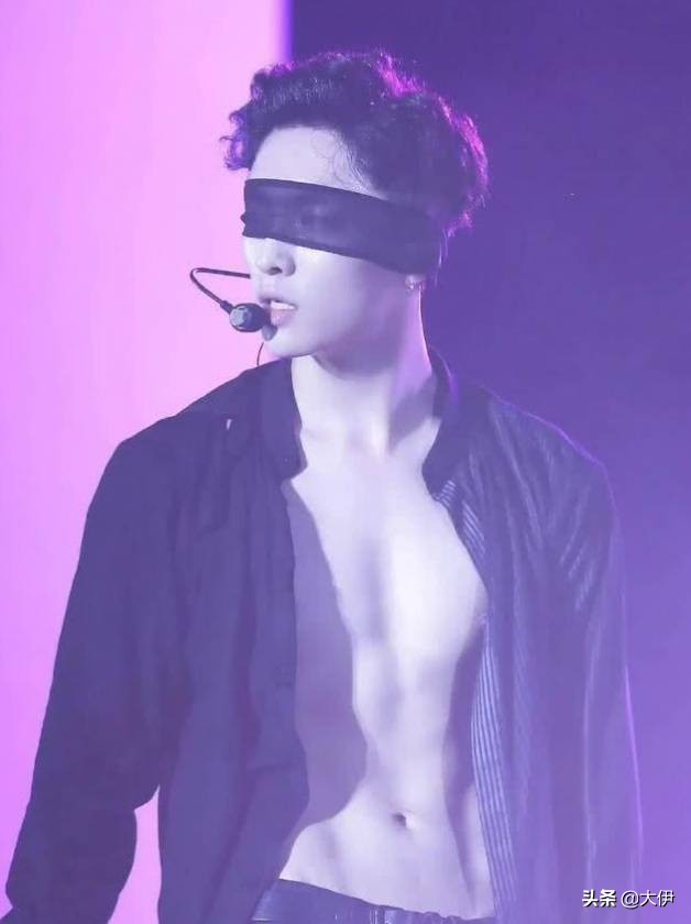 男神“蒙眼杀”，王一博性感、肖战撩人，你喜