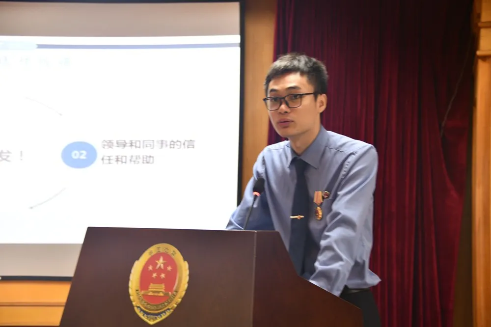 教育整顿 | 汲取榜样力量,砥砺奋进前行——肇庆市检察院召开检察英模教育先进事迹报告会