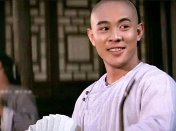 有种“尴尬”叫鲁豫问李连杰爷爷是谁，李连杰