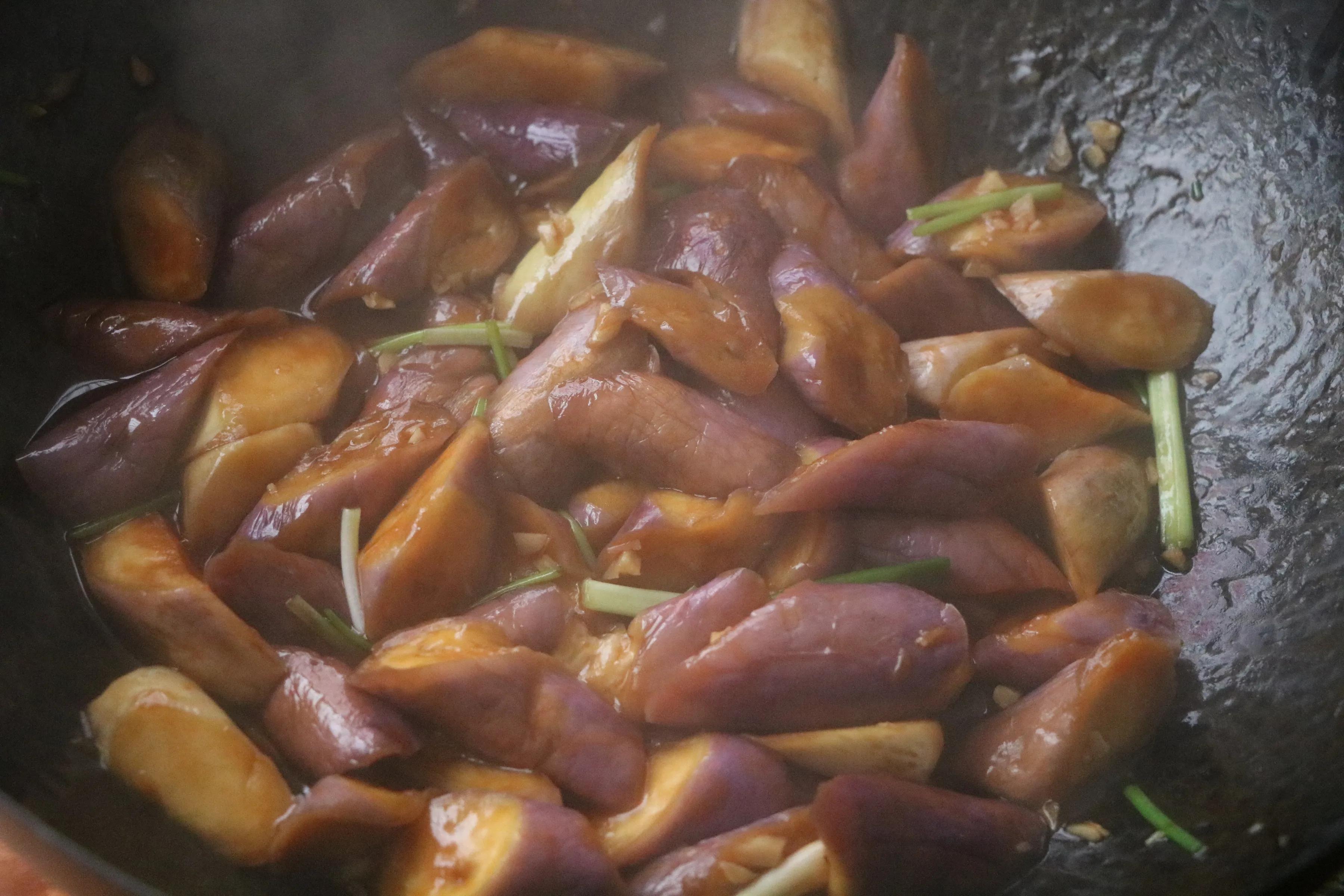自從學會茄子這個做法，茄子再也不要過油了，一碗醬汁又香又下飯