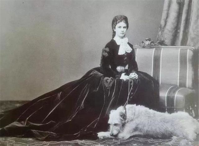 茜茜公主到底有多美？第一幅图，竟美得如此清