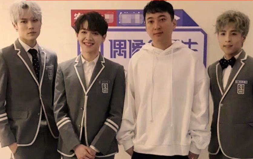 王思聪疑似有了新恋情，亲自给对方喂饭超暖男