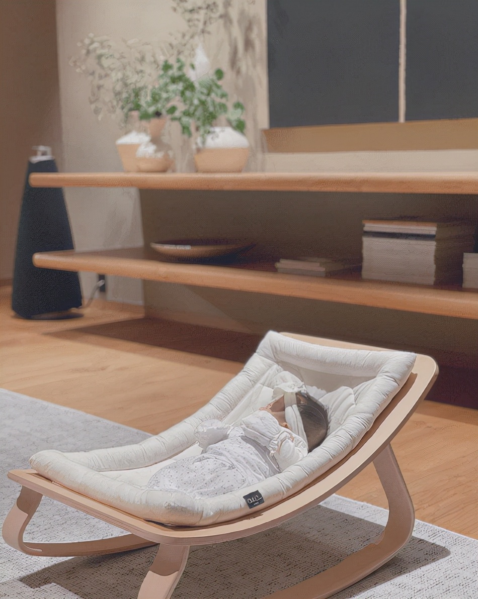 余文乐罕晒与女儿合照，28周早产妹妹长势喜人，全身肉嘟嘟萌翻