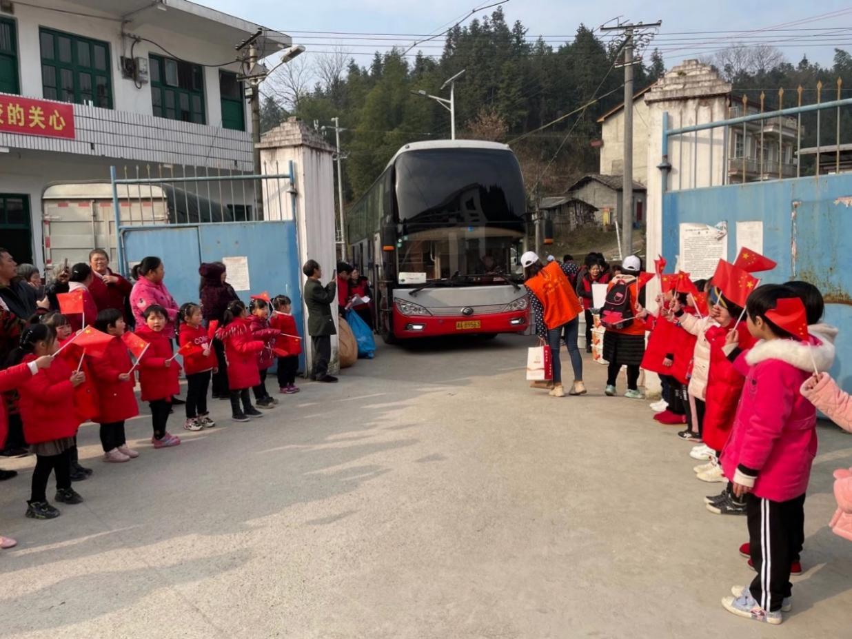 冷市镇：微点公益暖冬行动