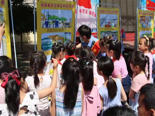 襄州：铁路安全进校园 爱路护路在行动