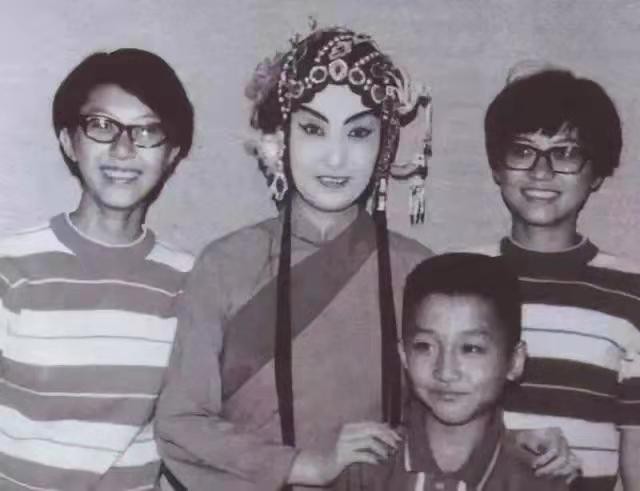 60岁庾澄庆血流不止，连夜送往医院，曾为伊能静与张宇反目成仇