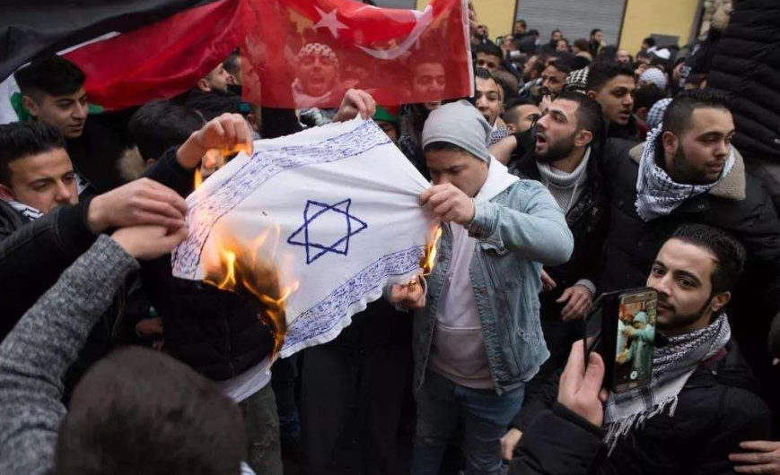 犹太人，为何要躲在幕后控制美国？