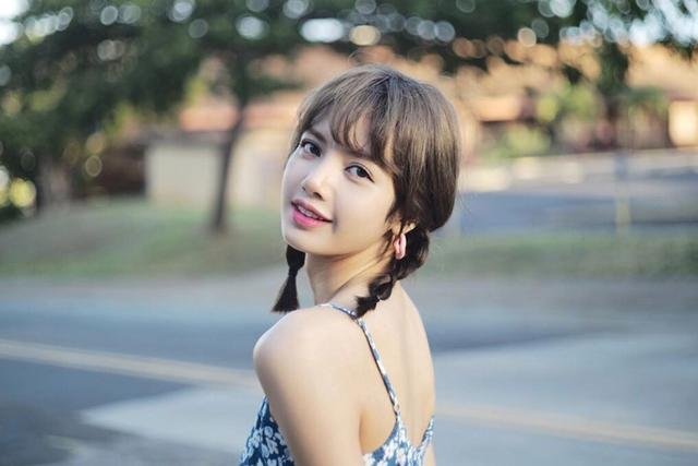 Lisa《青你2》视频截图引热议,被吐槽脱离韩式滤镜嘴大颜值下降